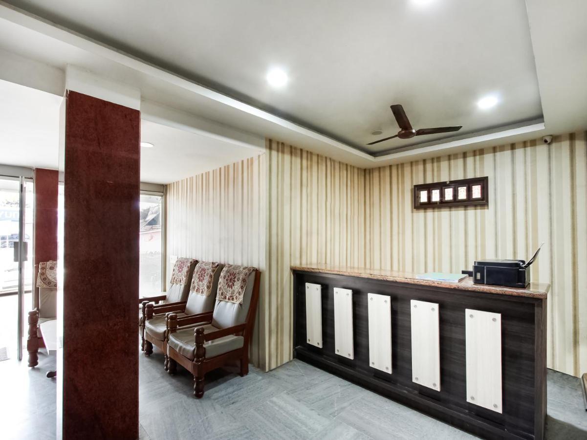 טירונלוולי Spot On 43451 Hotel Sakunthala International מראה חיצוני תמונה