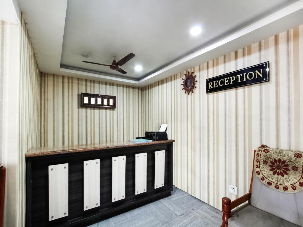 טירונלוולי Spot On 43451 Hotel Sakunthala International מראה חיצוני תמונה