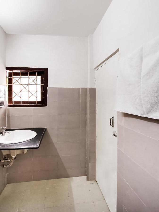 טירונלוולי Spot On 43451 Hotel Sakunthala International מראה חיצוני תמונה