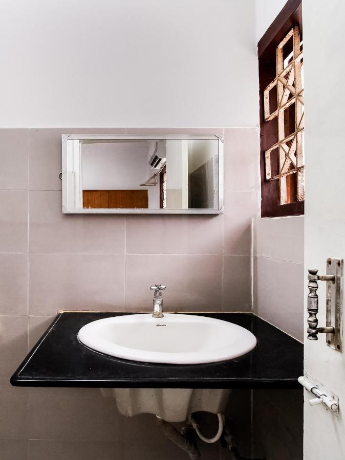 טירונלוולי Spot On 43451 Hotel Sakunthala International מראה חיצוני תמונה