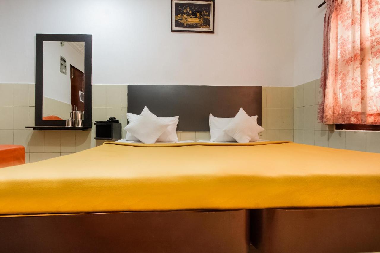 טירונלוולי Spot On 43451 Hotel Sakunthala International מראה חיצוני תמונה